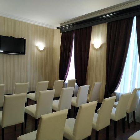 Hotel Business Apartments Dnipro Esterno foto