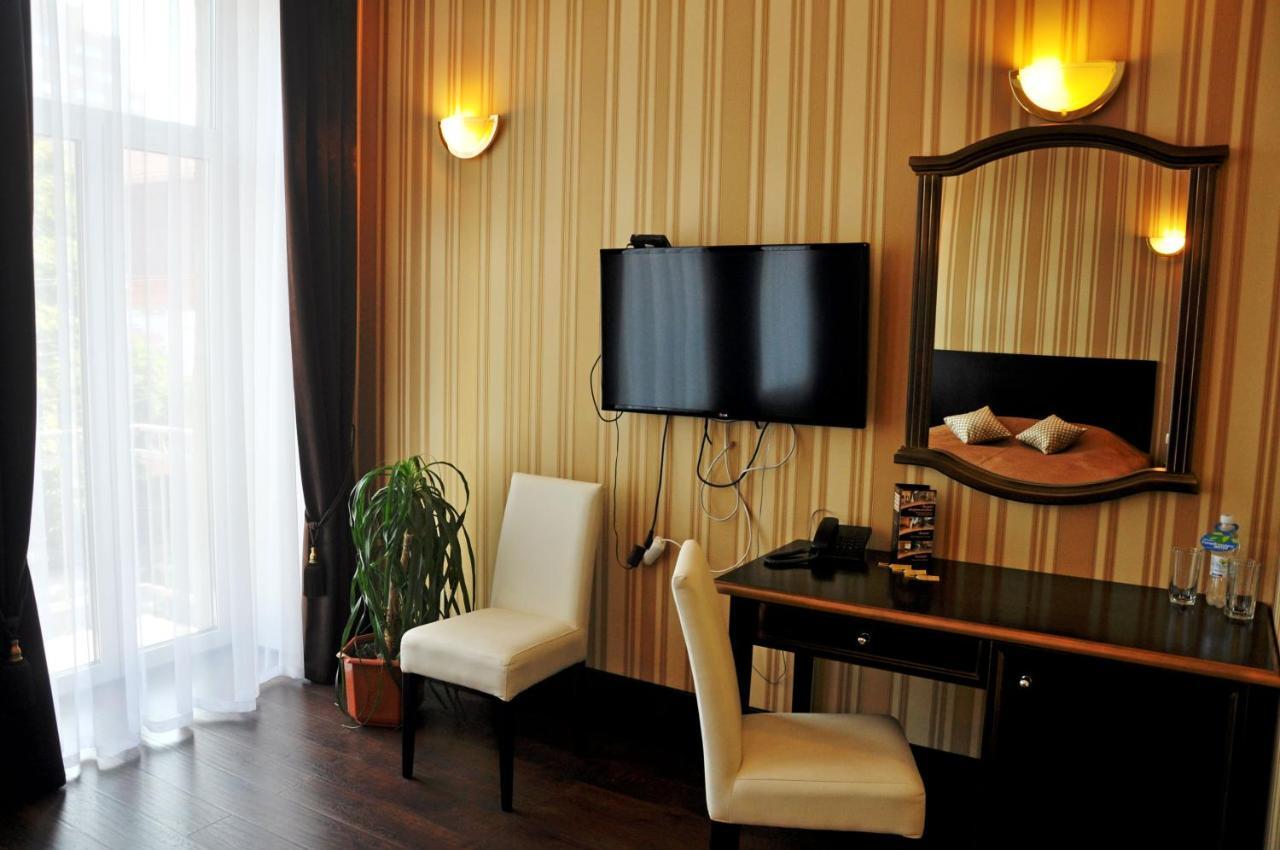 Hotel Business Apartments Dnipro Esterno foto