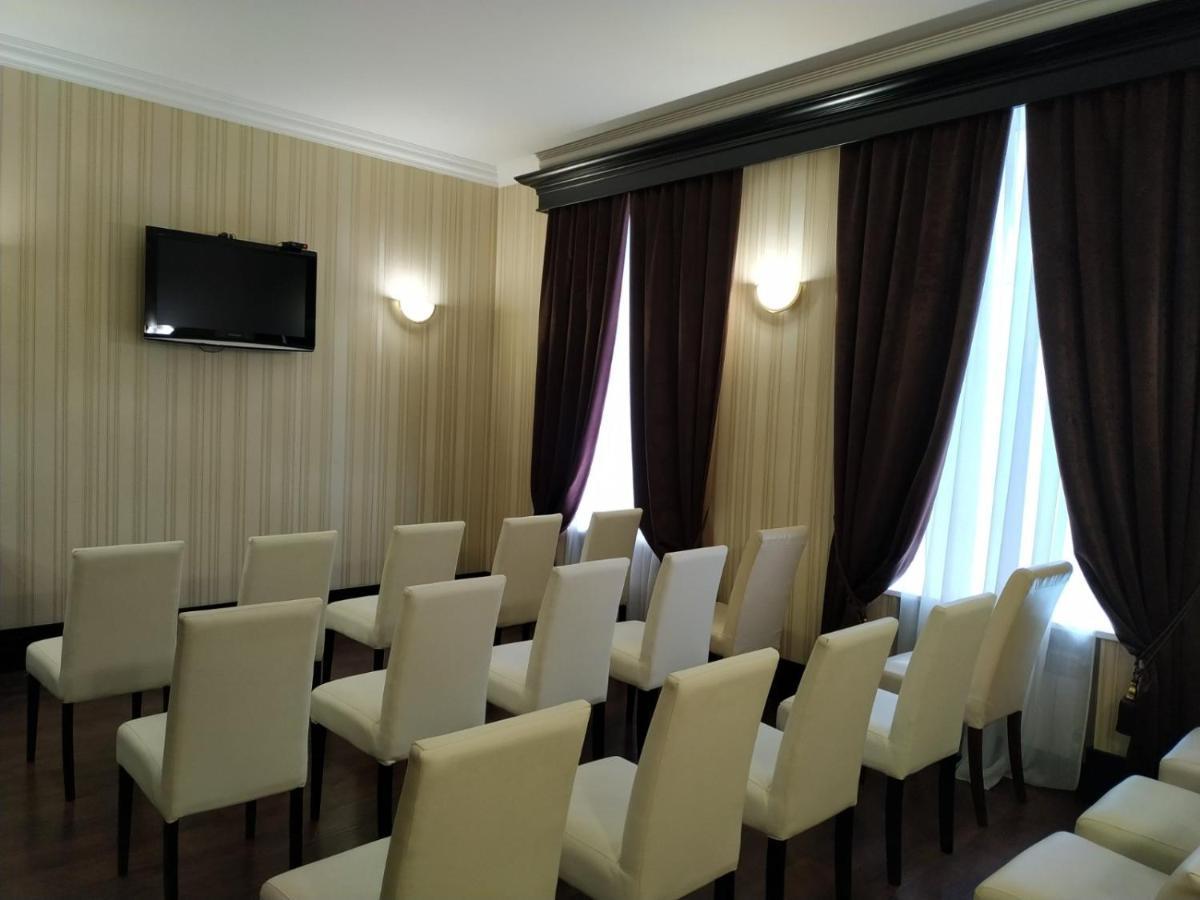 Hotel Business Apartments Dnipro Esterno foto